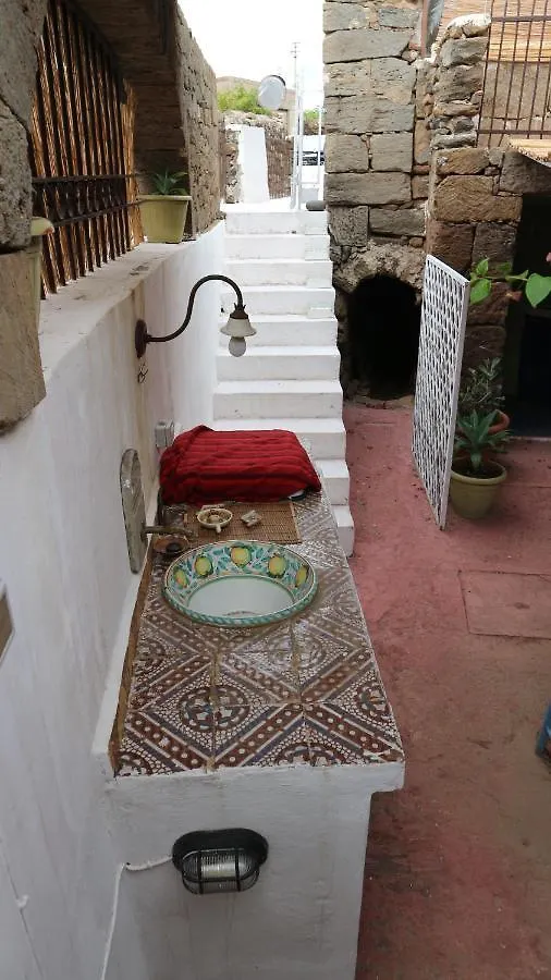 Holiday home Dammuso Nonna Franca A Cinque Minuti Dall Arco Dell Elefante Villa Kamma